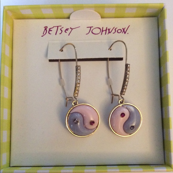 Betsey Johnson Yin Yang Earrings NEW - Picture 3 of 4